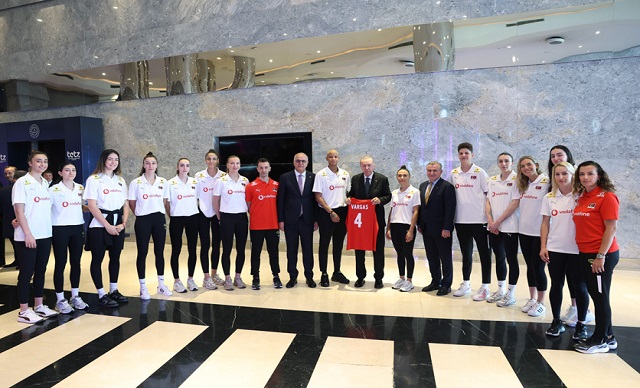 A Millî Kadın Voleybol Takımı'nı Kabul Etti