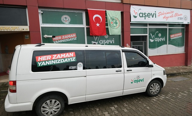 İHTİYAÇ SAHİPLERİNE SICAK YEMEK